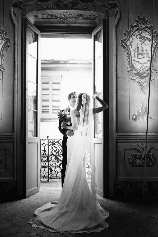 Sposa a Palazzo Malacrida durante un matrimonio a Morbegno in Valtellina