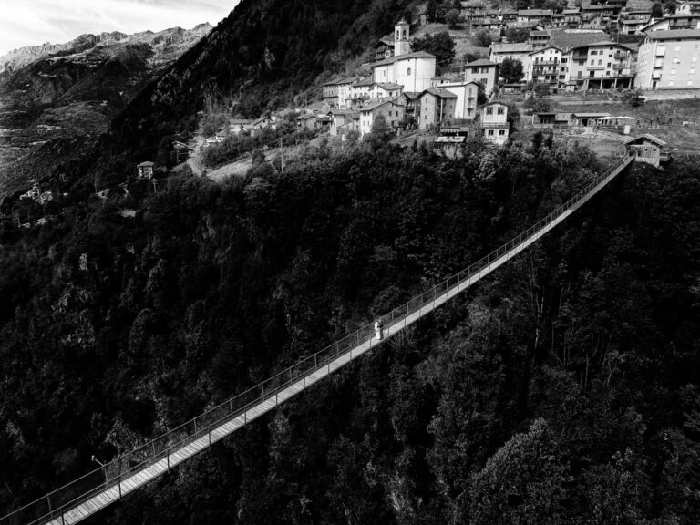 Sposi sul Ponte nel Cielo di Tartano in Valtellina
