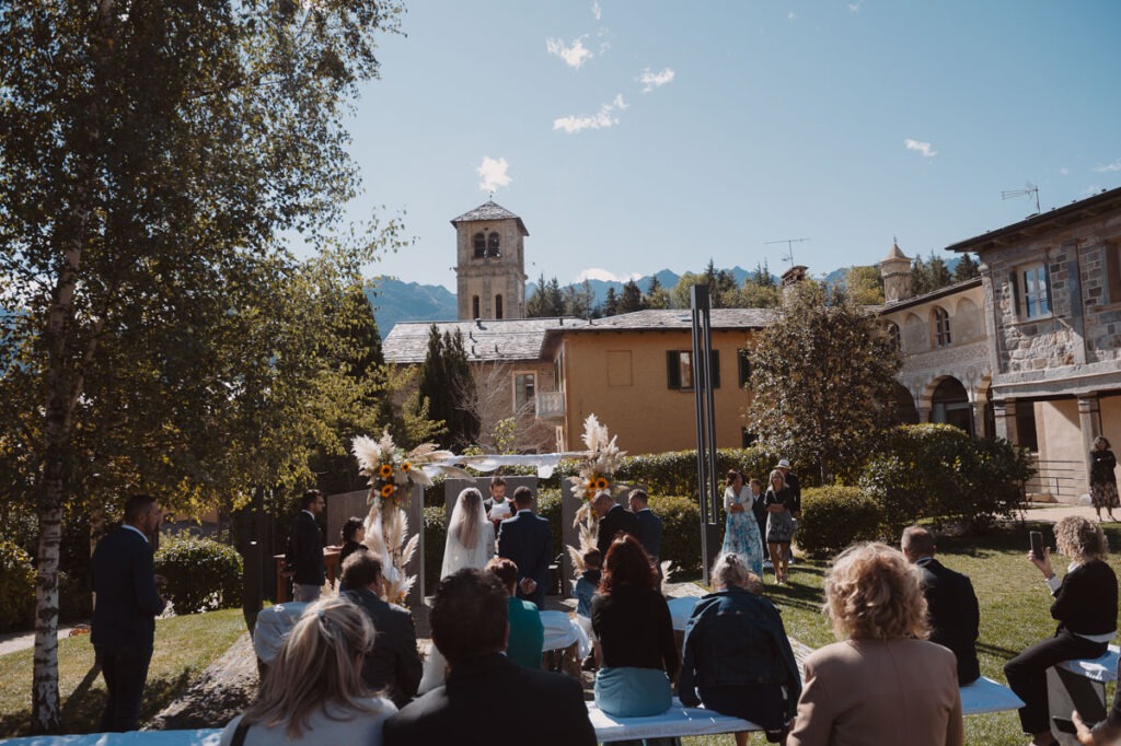 Cerimonia di matrimonio all'aperto a Teglio in Valtellina